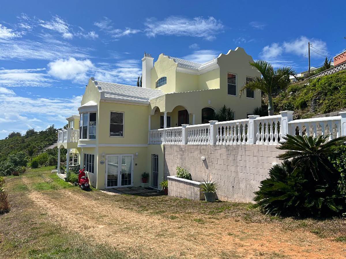 Short Term / Vacation Rentals at Gemstones - Upper Apartment 80 South Road Southampton Parish, SN02 Bermuda