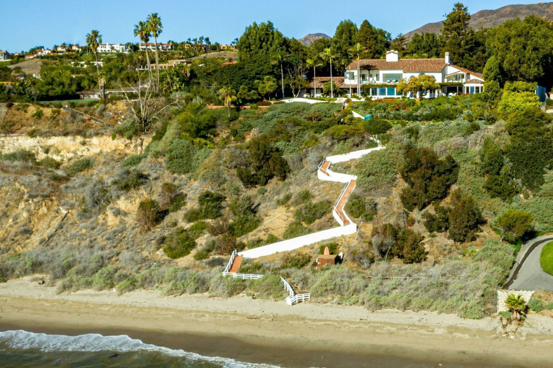 40. Single Family Homes for Sale at Malibu Ocean Estate 28060 Sea Lane Drive Malibu, California 90265 United States